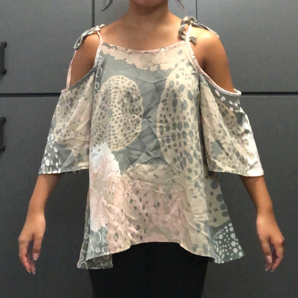 Manuheali‘i “Lilinoe” Top